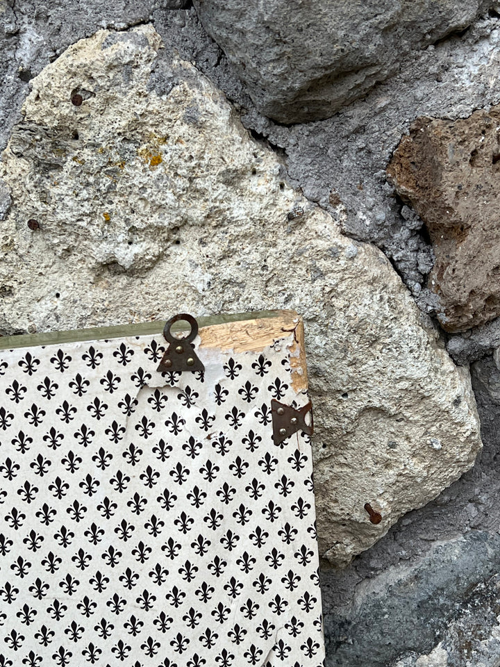 Pannello Tessile Patchwork Decorativo – Ricamo a Mano con Inserti e Perline