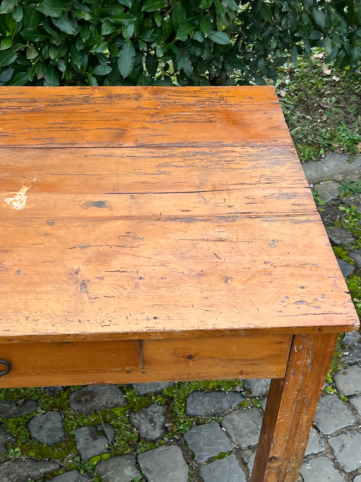 Tavolo vintage in legno massello con cassetto – Artigianato rustico italiano