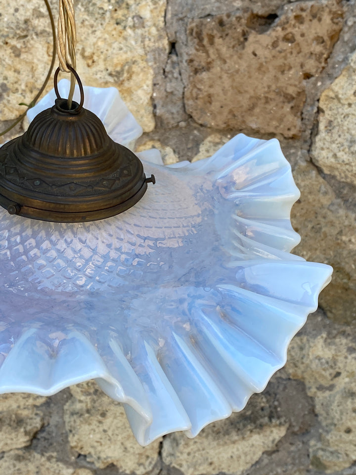 Lampadario a fazzoletto vetro opalino iridescente vintage
