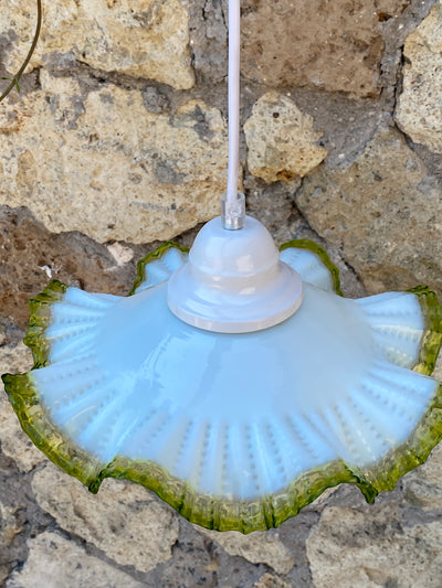 Lampadario a fazzoletto vetro opalino bordo verde vintage