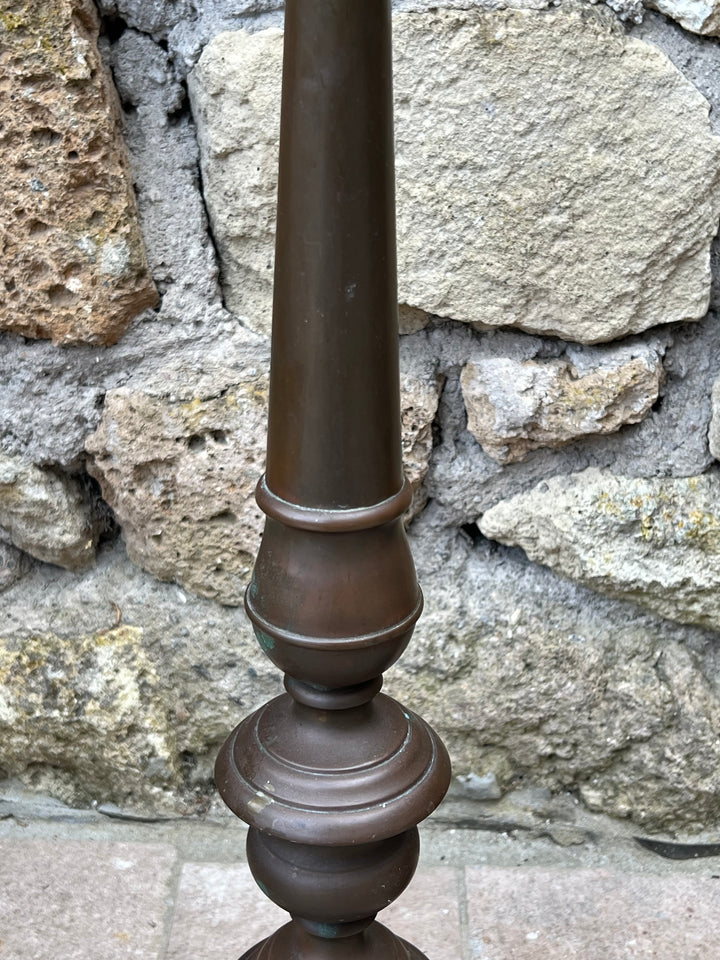 Coppia di candelabri da terra in rame – Stile classico con piedi a zampa