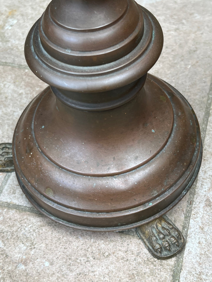 Coppia di candelabri da terra in rame – Stile classico con piedi a zampa