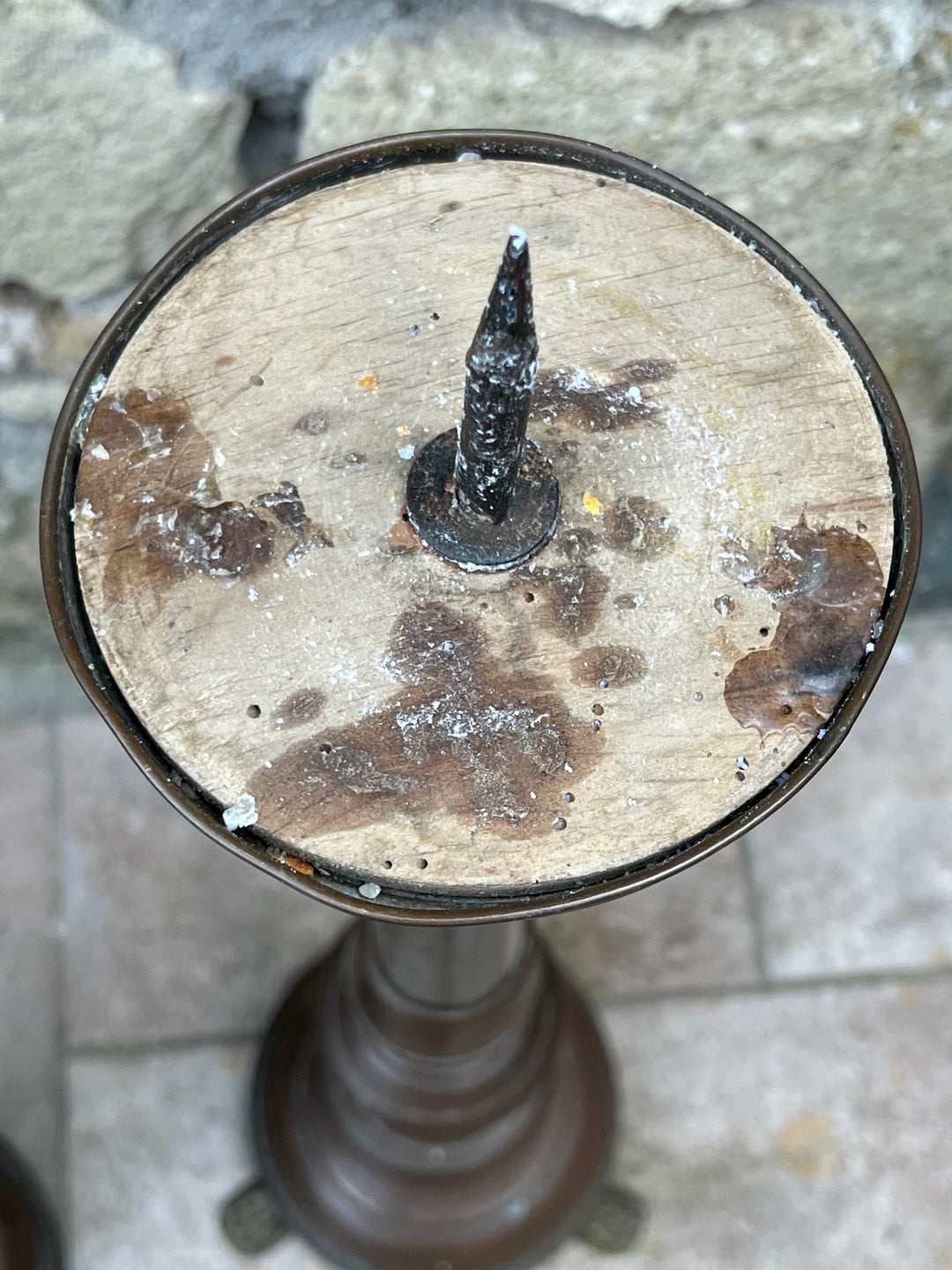 Coppia di candelabri da terra in rame – Stile classico con piedi a zampa