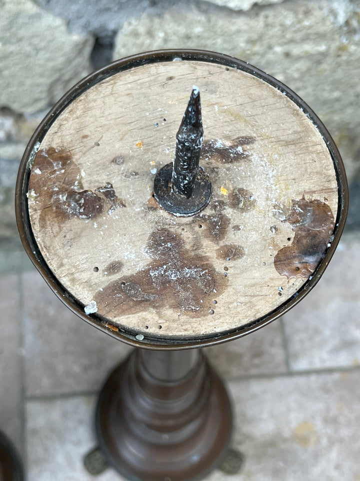 Coppia di candelabri da terra in rame – Stile classico con piedi a zampa