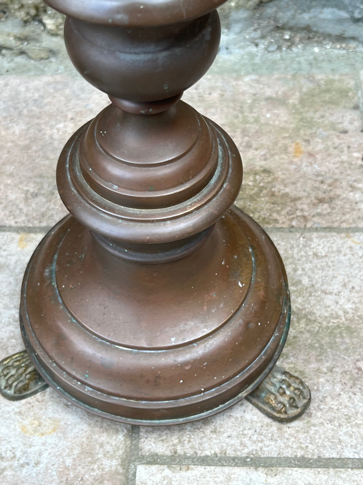 Coppia di candelabri da terra in rame – Stile classico con piedi a zampa