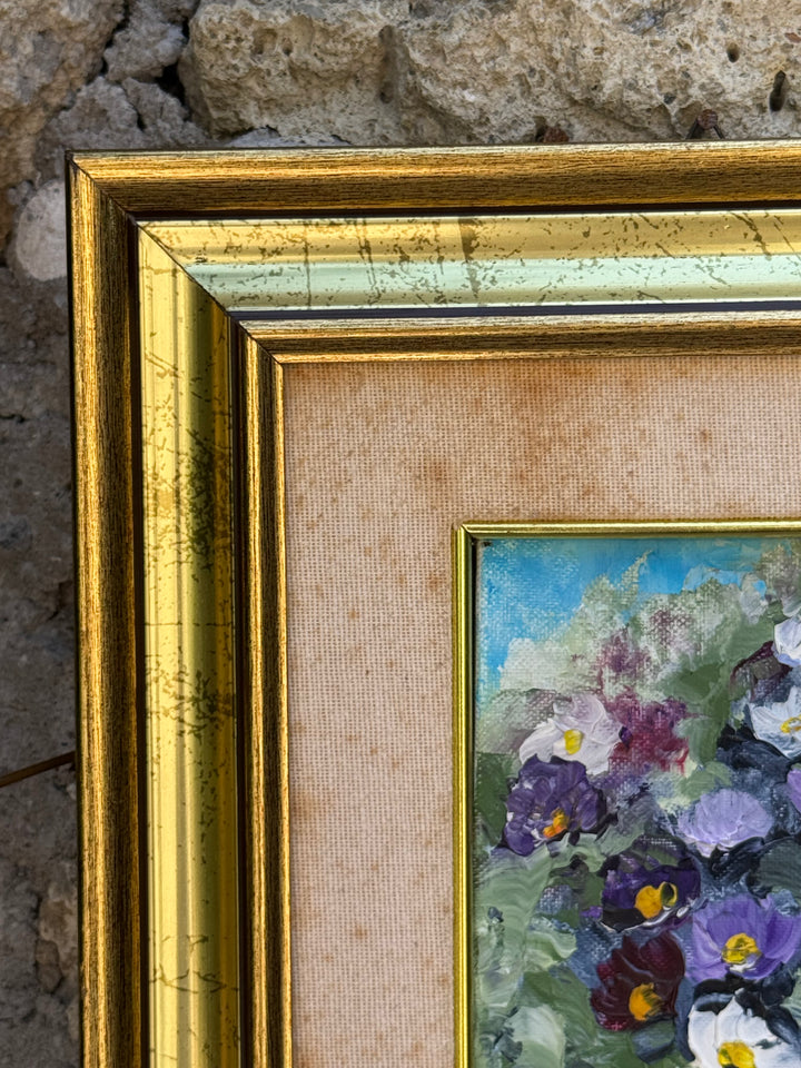 Coppia di Quadri ad olio su tela con viole e fiori firmati con cornici dorate