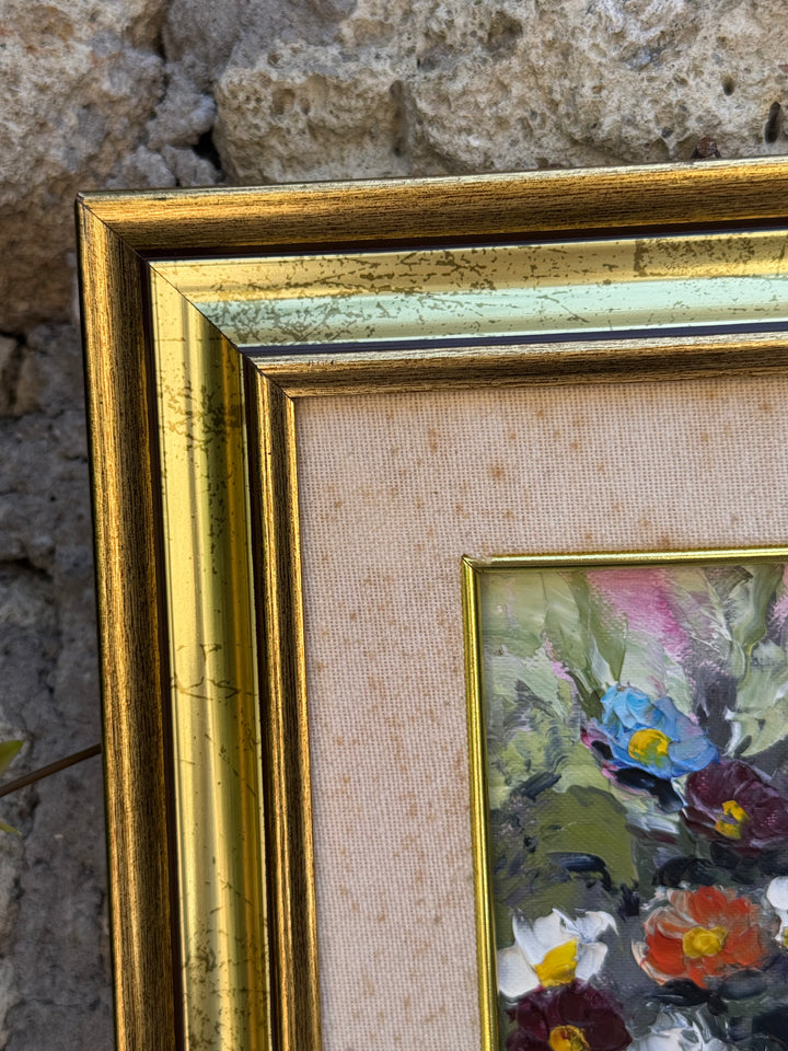 Coppia di Quadri ad olio su tela con viole e fiori firmati con cornici dorate
