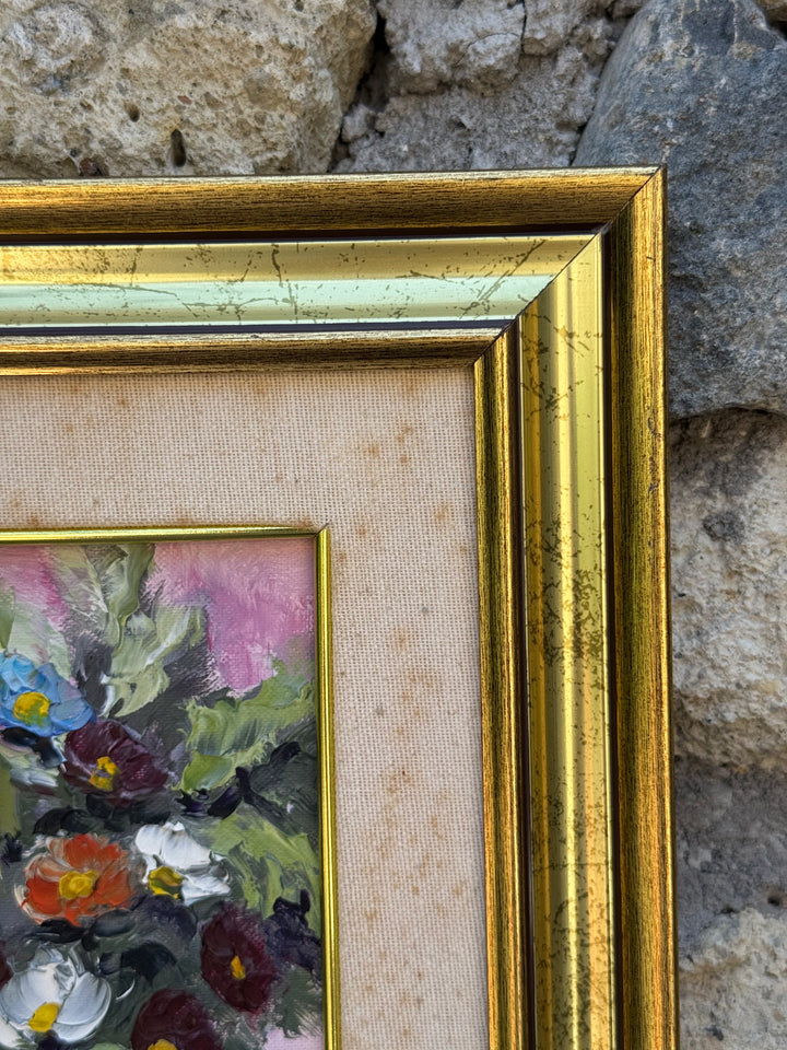 Coppia di Quadri ad olio su tela con viole e fiori firmati con cornici dorate
