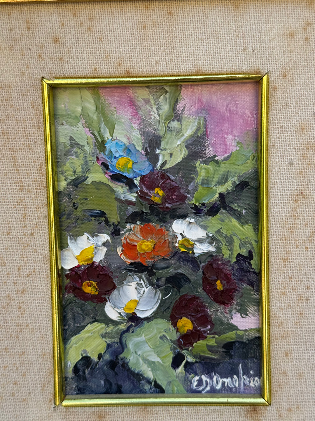 Coppia di Quadri ad olio su tela con viole e fiori firmati con cornici dorate