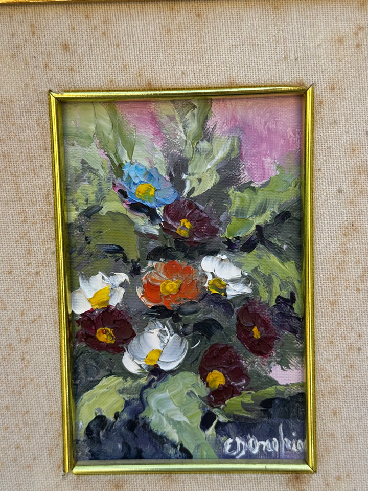 Coppia di Quadri ad olio su tela con viole e fiori firmati con cornici dorate