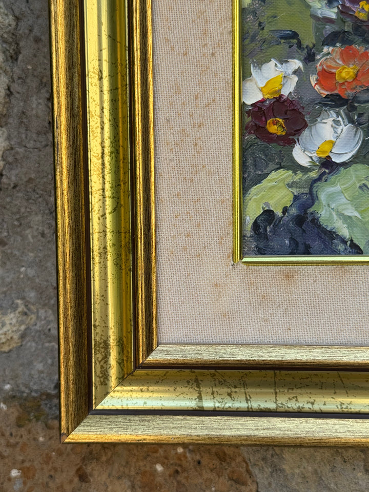Coppia di Quadri ad olio su tela con viole e fiori firmati con cornici dorate