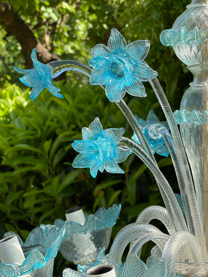 Lampadario a sei luci in vetro di Murano trasparente e  azzurro con fiori applicati