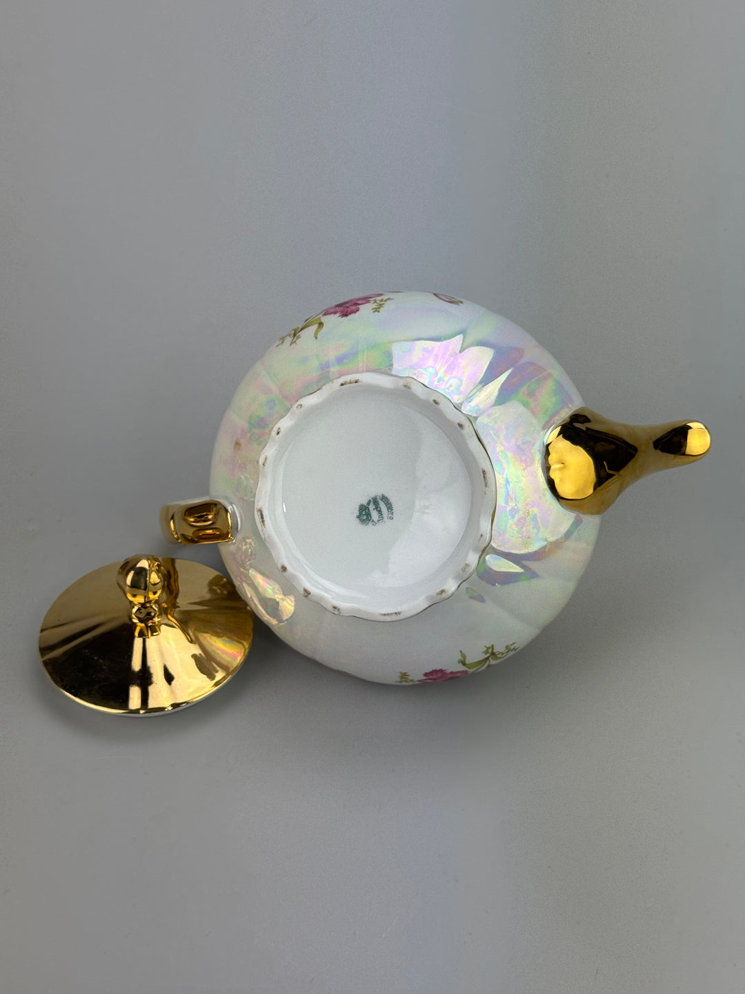 Servizio da tè Tirschenreuth Bavaria per 12 persone in porcellana iridescente con oro e decoro floreale
