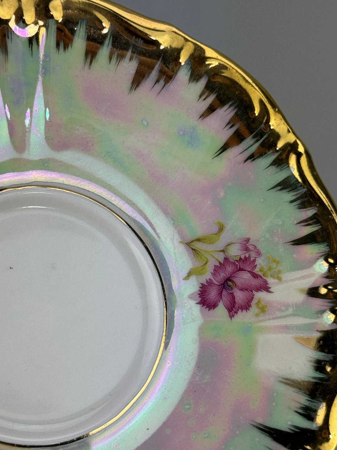 Servizio da tè Tirschenreuth Bavaria per 12 persone in porcellana iridescente con oro e decoro floreale