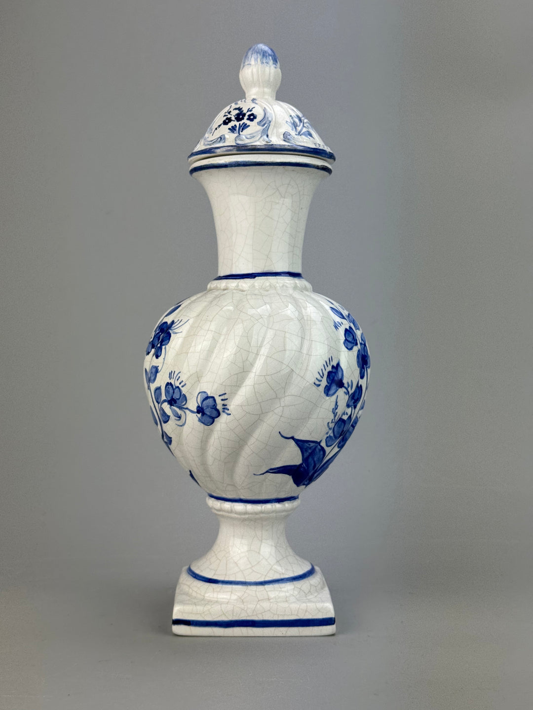 Potiche in ceramica di Bassano con decoro floreale blu vintage