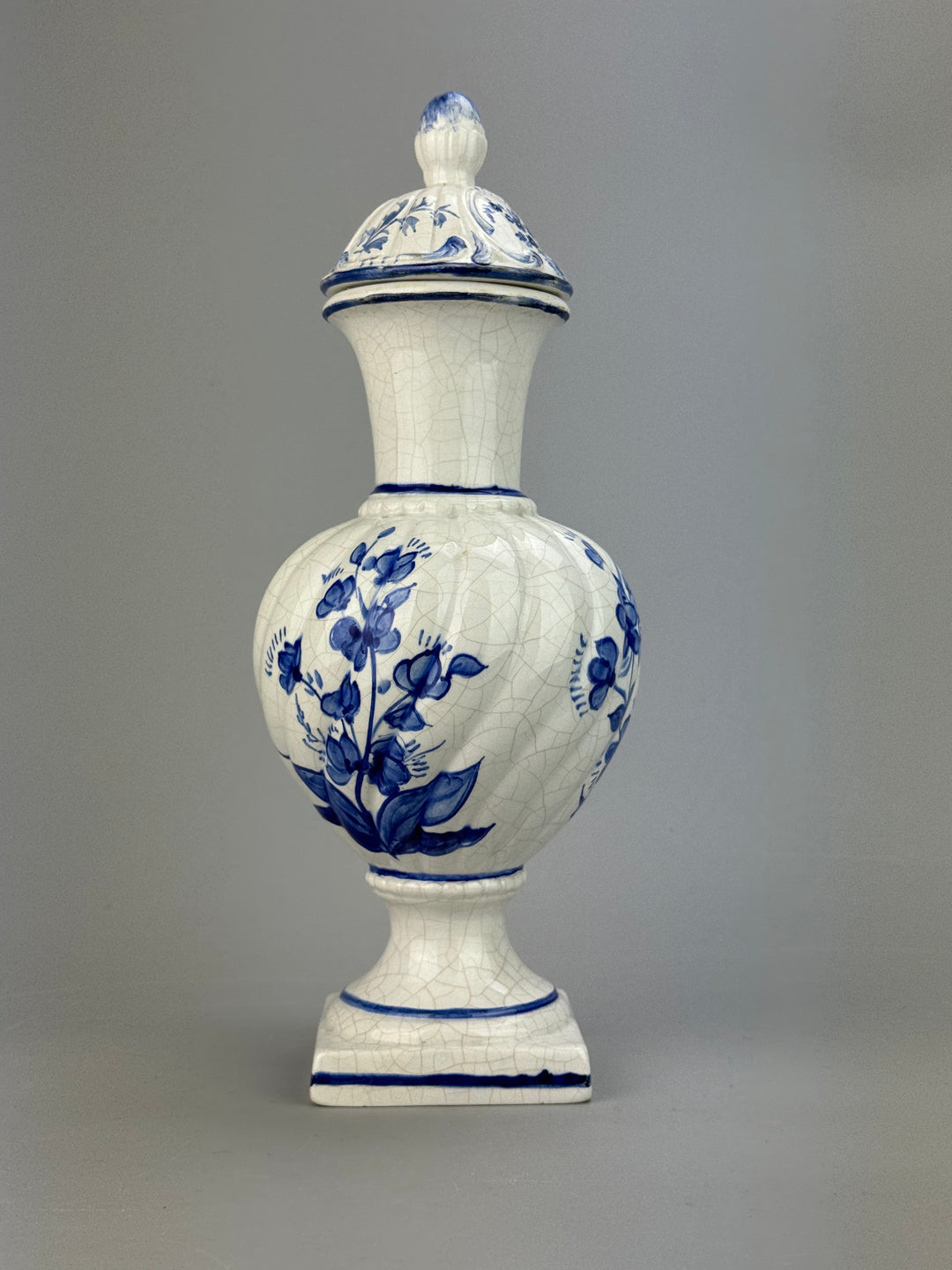Potiche in ceramica di Bassano con decoro floreale blu vintage