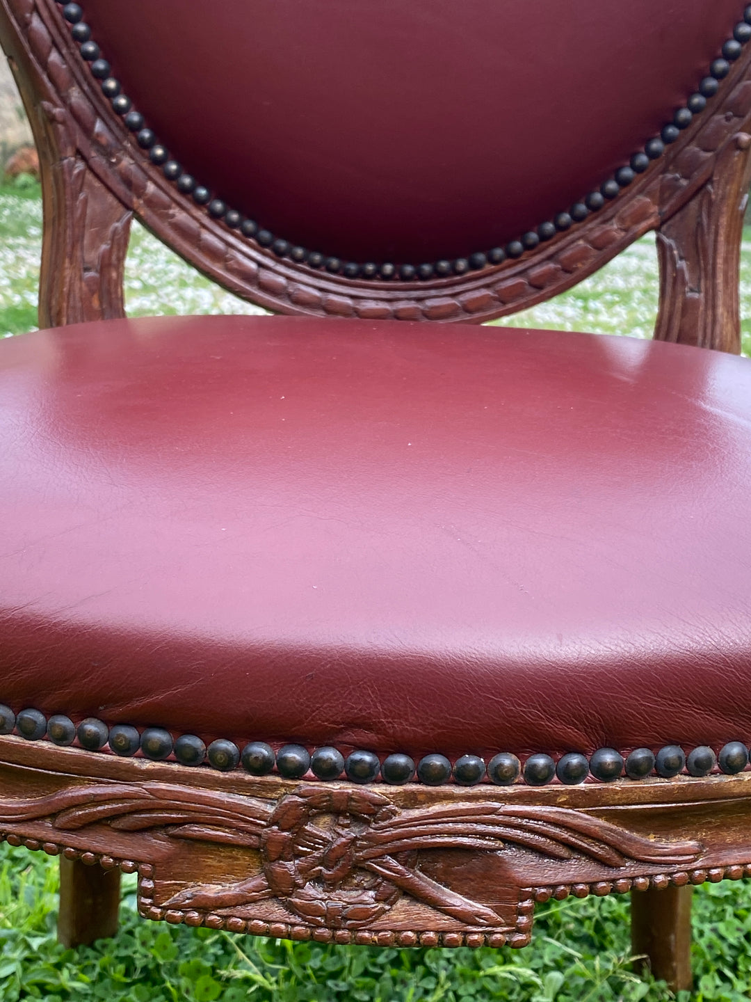 Poltroncina stile Luigi XVI pelle bordeaux