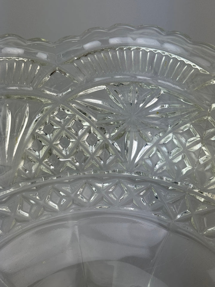 Centrotavola vintage in vetro molato e inciso