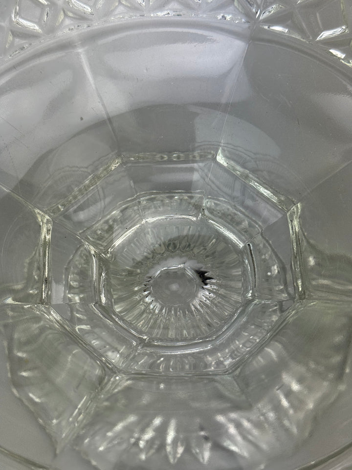 Centrotavola vintage in vetro molato e inciso
