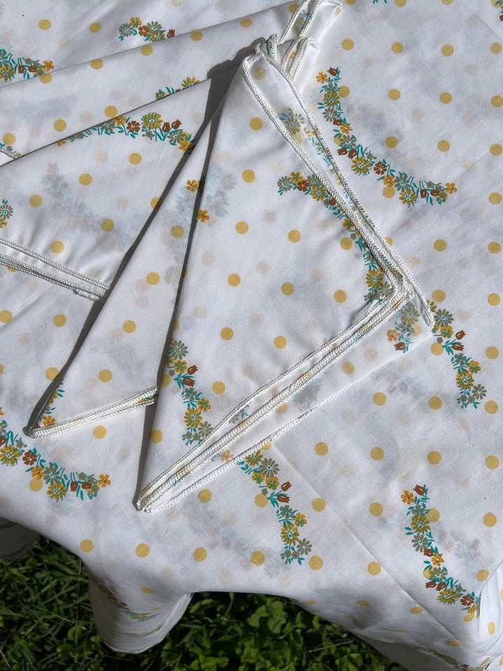 Tovaglia rettangolare con 8 tovaglioli in cotone con pois e ghirlande floreali