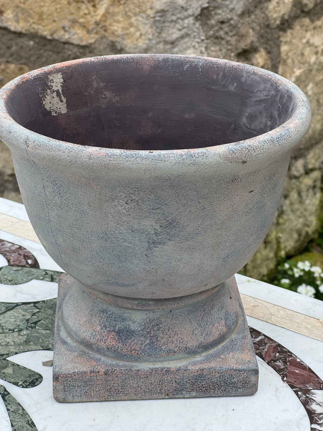 Cachepot decorativi grigi in terracotta dipinta
