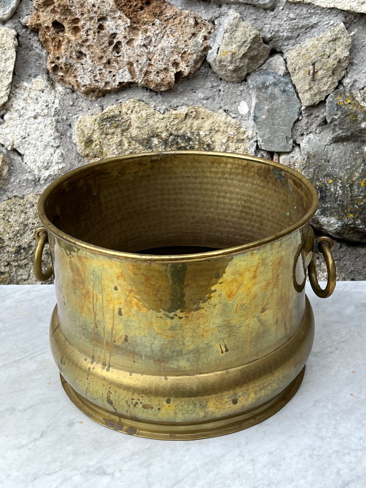 Cachepot in Ottone Martellato con Manici Ad Anello – Vintage, Grande Formato