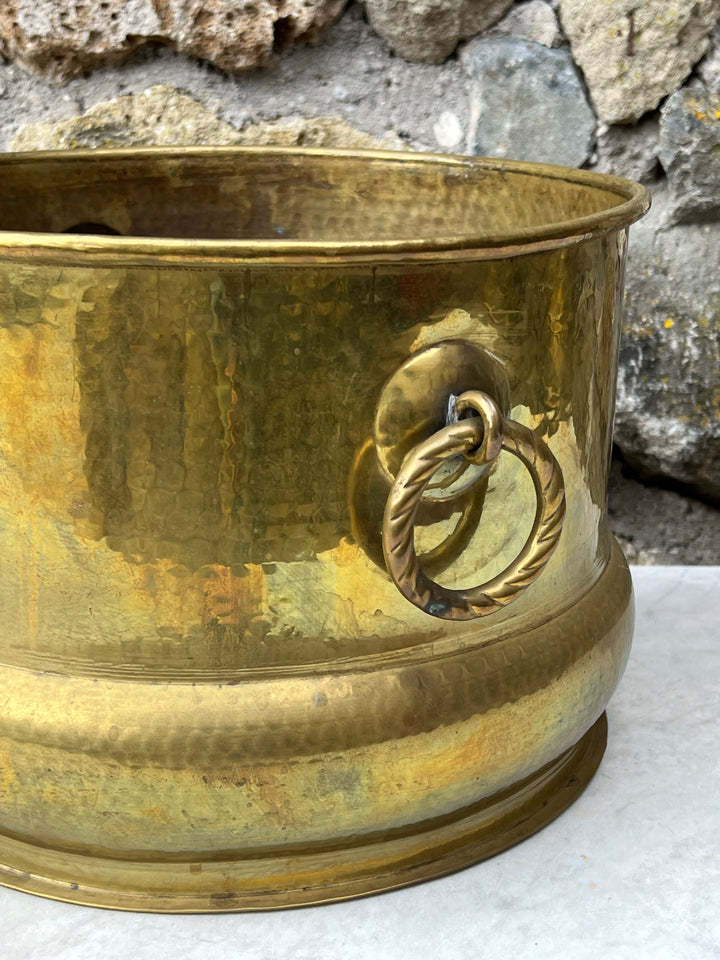 Cachepot in Ottone Martellato con Manici Ad Anello – Vintage, Grande Formato