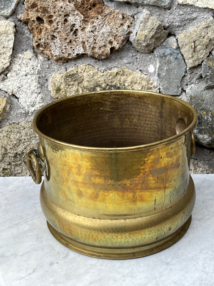 Cachepot in Ottone Martellato con Manici Ad Anello – Vintage, Grande Formato