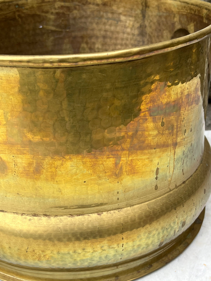 Cachepot in Ottone Martellato con Manici Ad Anello – Vintage, Grande Formato