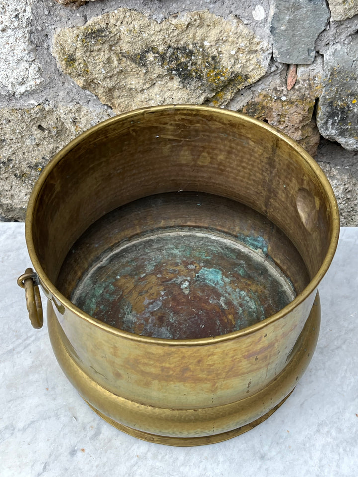 Cachepot in Ottone Martellato con Manici Ad Anello – Vintage, Grande Formato