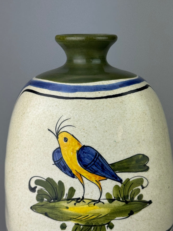 Vaso vintage in ceramica dipinta a mano con uccello verde, blu e giallo