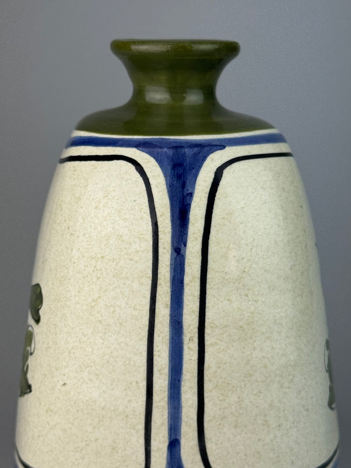 Vaso vintage in ceramica dipinta a mano con uccello verde, blu e giallo