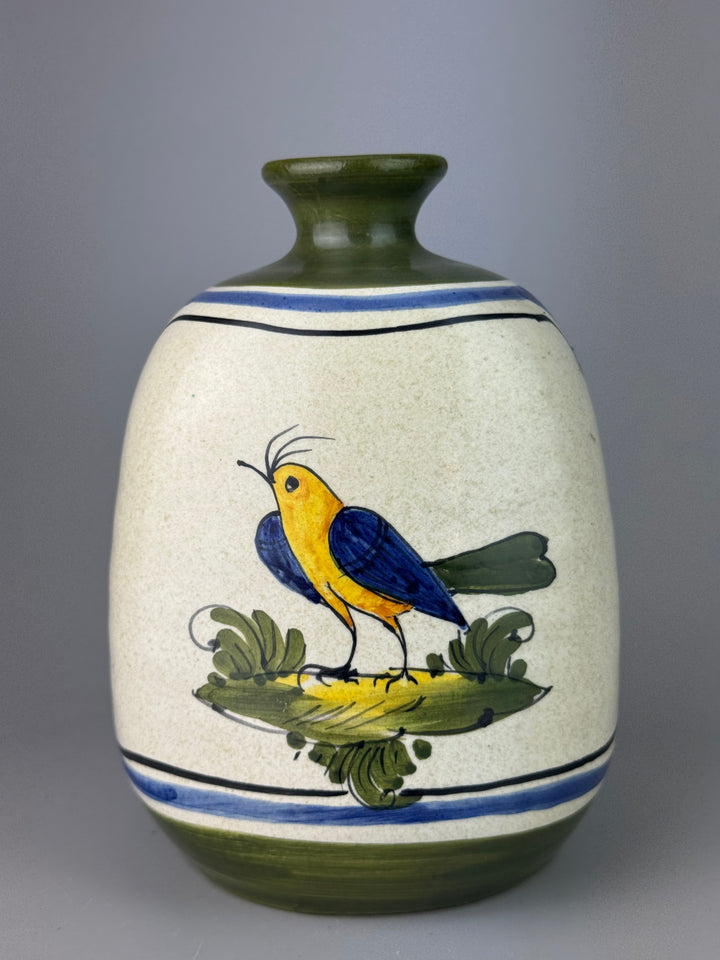 Vaso vintage in ceramica dipinta a mano con uccello verde, blu e giallo