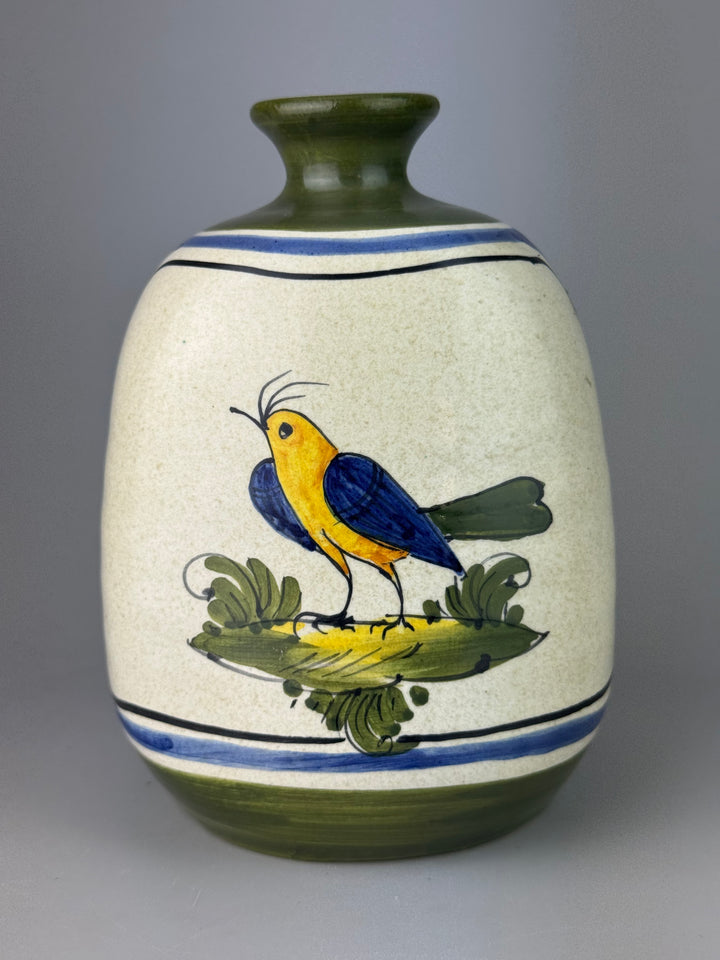 Vaso vintage in ceramica dipinta a mano con uccello verde, blu e giallo