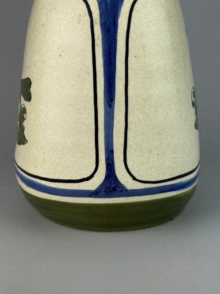 Vaso vintage in ceramica dipinta a mano con uccello verde, blu e giallo