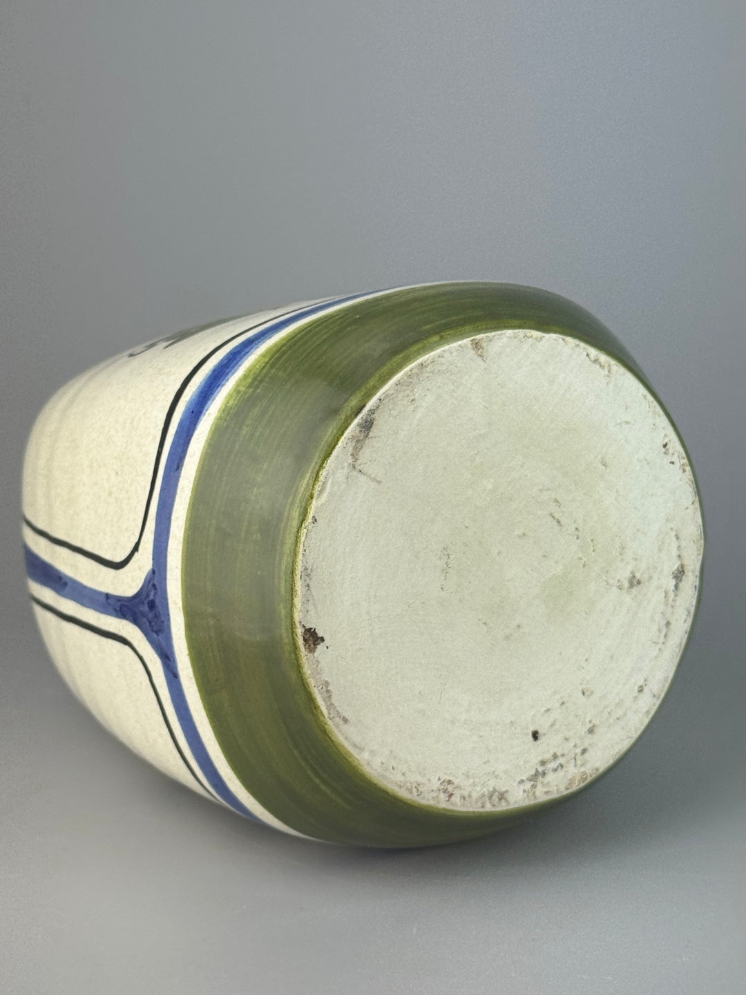 Vaso vintage in ceramica dipinta a mano con uccello verde, blu e giallo