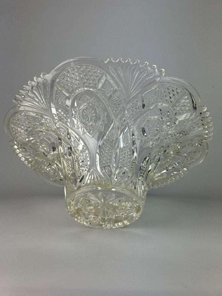 Centrotavola vintage in vetro pressato trasparente con decoro floreale