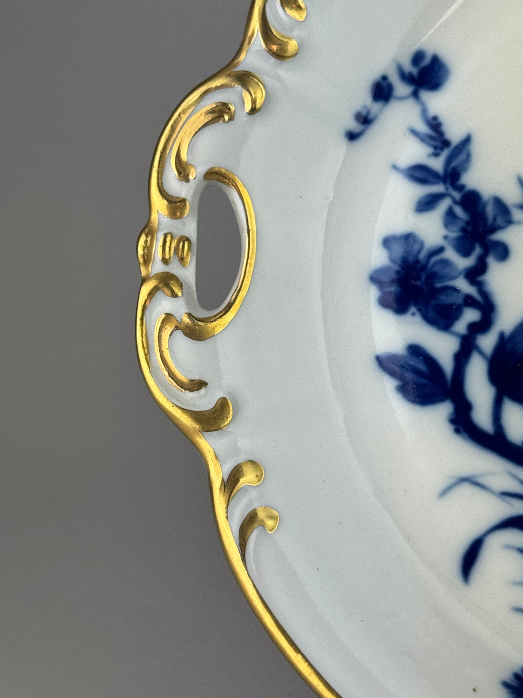 Piattino decorativo vintage in porcellana Limoges con uccello blu e dettagli dorati