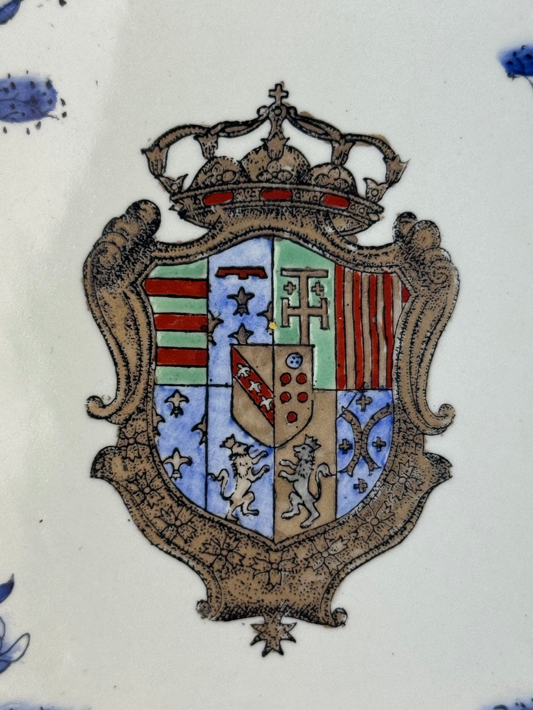 Svuotatasche in porcellana cinese United Wilson decorata a mano con stemma araldico