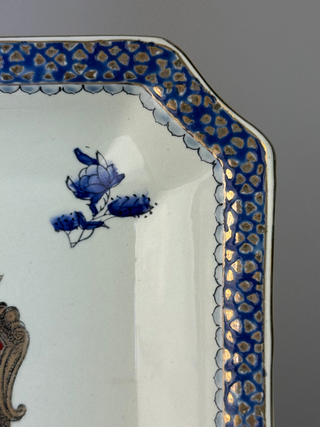 Svuotatasche in porcellana cinese United Wilson decorata a mano con stemma araldico