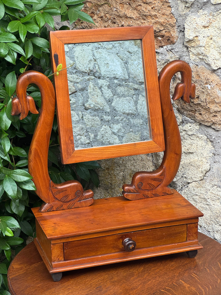 Toeletta da tavolo vintage in legno con specchio basculante e cassetto