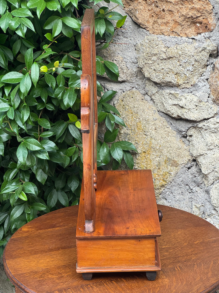 Toeletta da tavolo vintage in legno con specchio basculante e cassetto