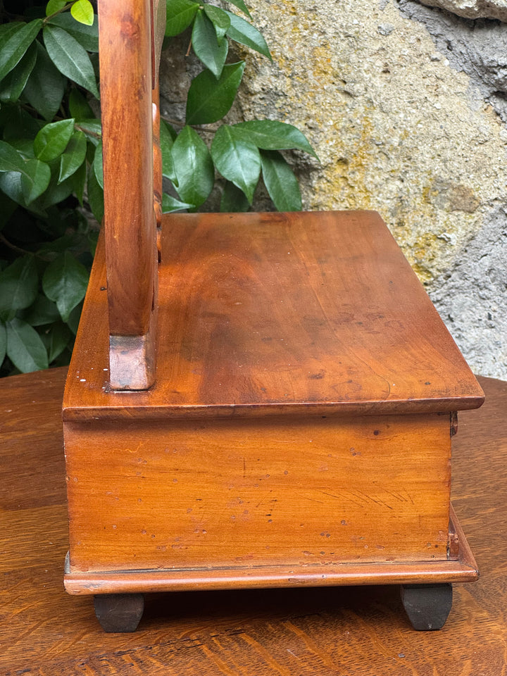 Toeletta da tavolo vintage in legno con specchio basculante e cassetto