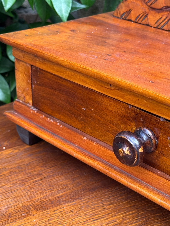 Toeletta da tavolo vintage in legno con specchio basculante e cassetto