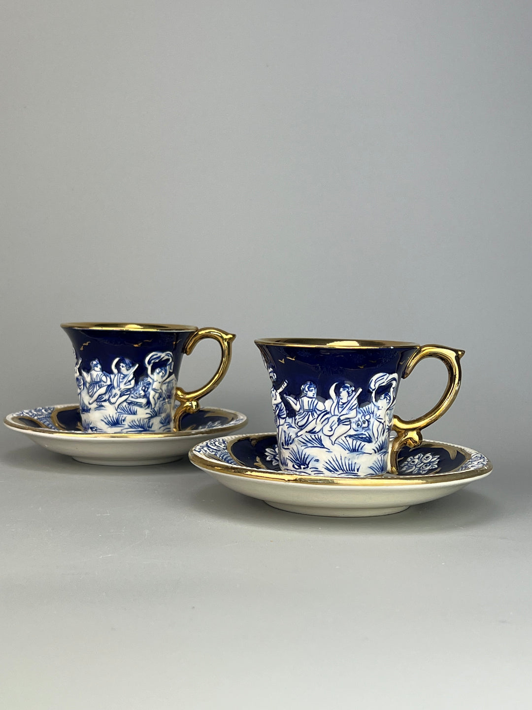 Coppia di Tazzine da Caffè Capodimonte – Porcellana Blu e Oro, Stile Classico