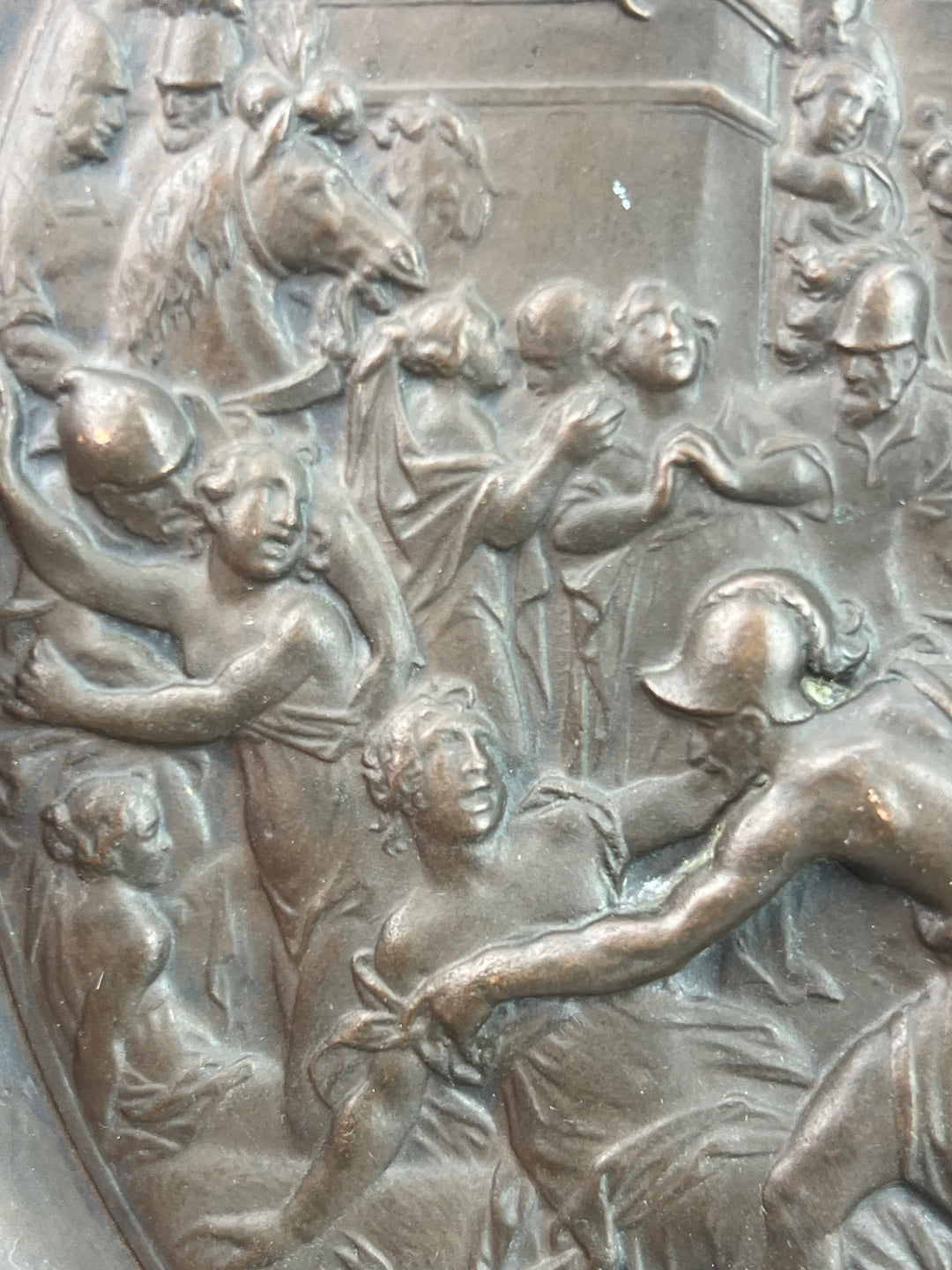 Medaglione in bronzo – Scena mitologica a rilievo