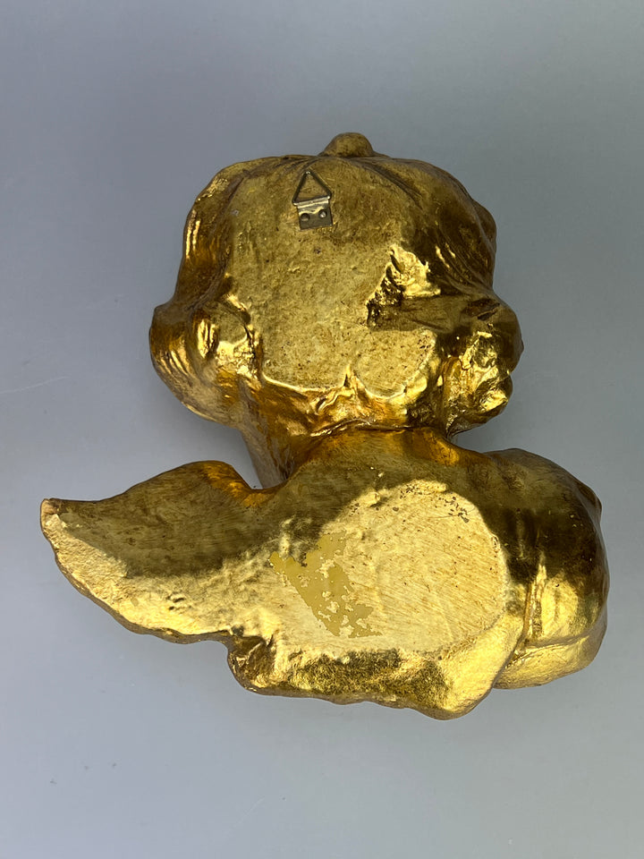 Putto dorato da parete – Scultura decorativa in stile barocco