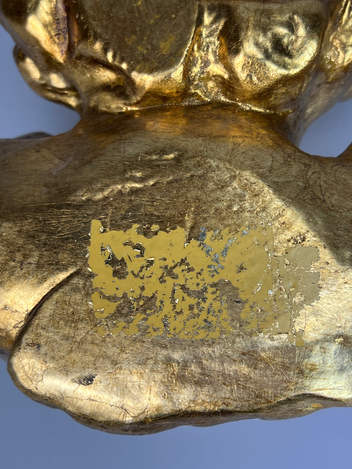 Putto dorato da parete – Scultura decorativa in stile barocco