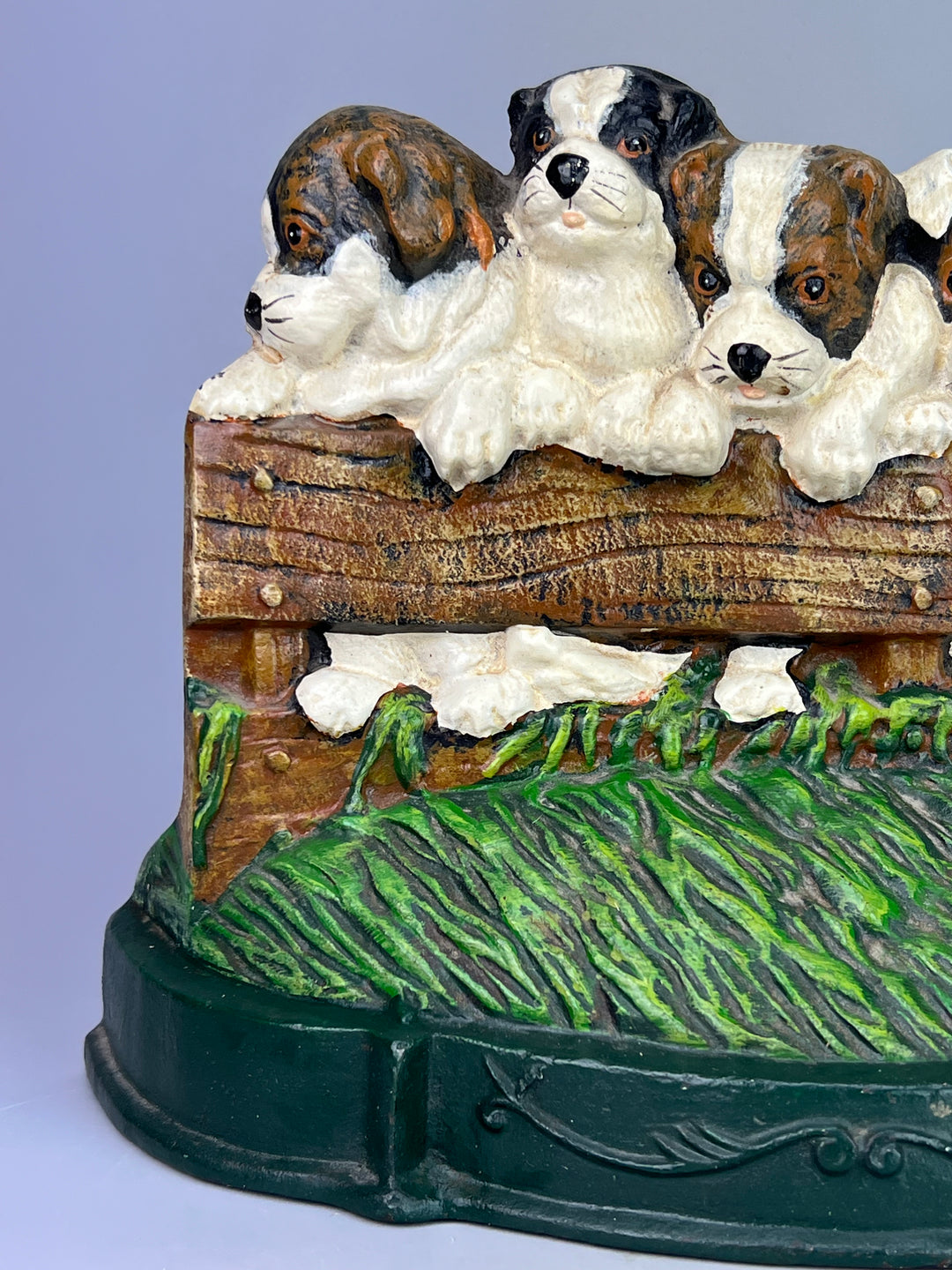 Fermaporte in Ghisa con Cuccioli – Decorazione Vintage Dipinta a Mano