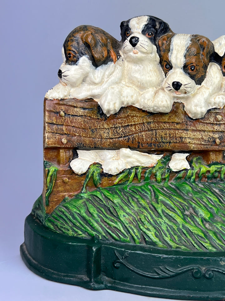 Fermaporte in Ghisa con Cuccioli – Decorazione Vintage Dipinta a Mano